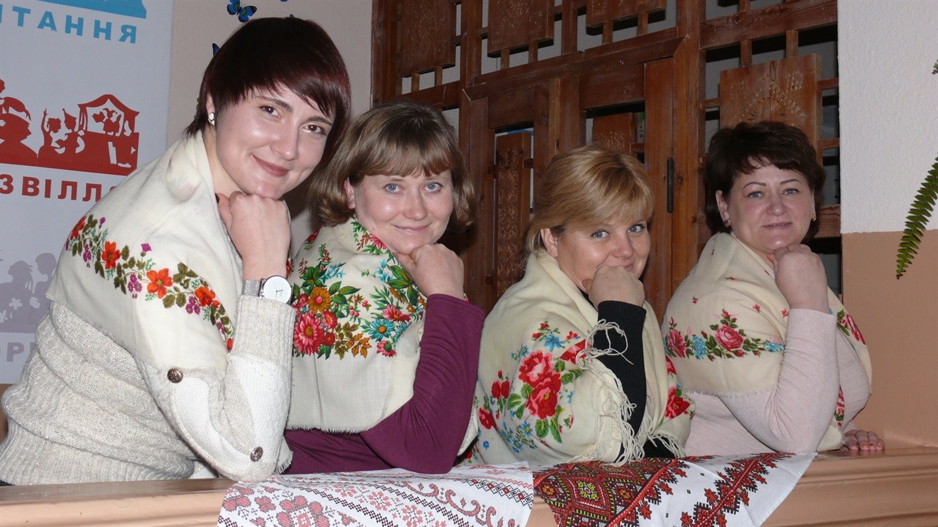 Українська хустка – як символ збереження наших традицій