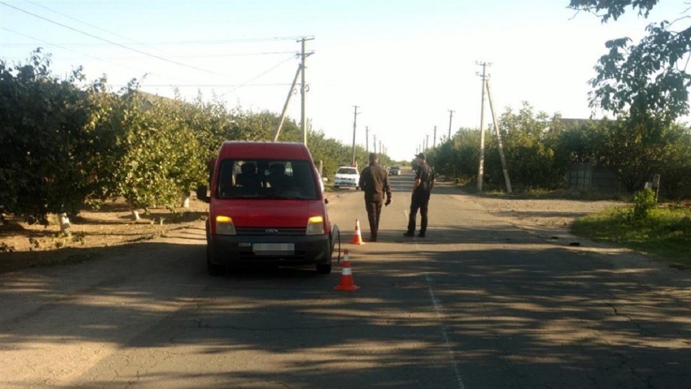 В Константиновке автомобиль сбил девочку, полиция ищет свидетелей