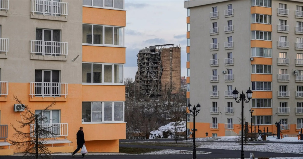 «Нас виживають і замінюють». Як Росія відбирає житло у маріупольців і кого може виселити