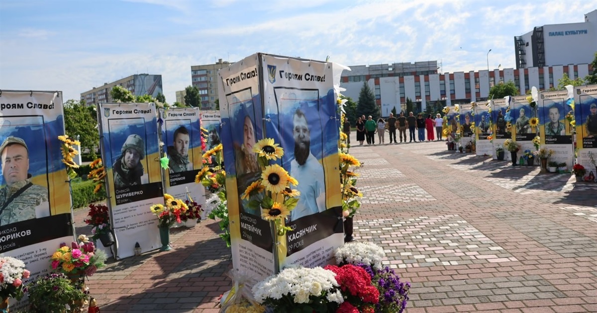 У Вараші щодня виходять на загальнонаціональну хвилину мовчання на майдан Незалежності