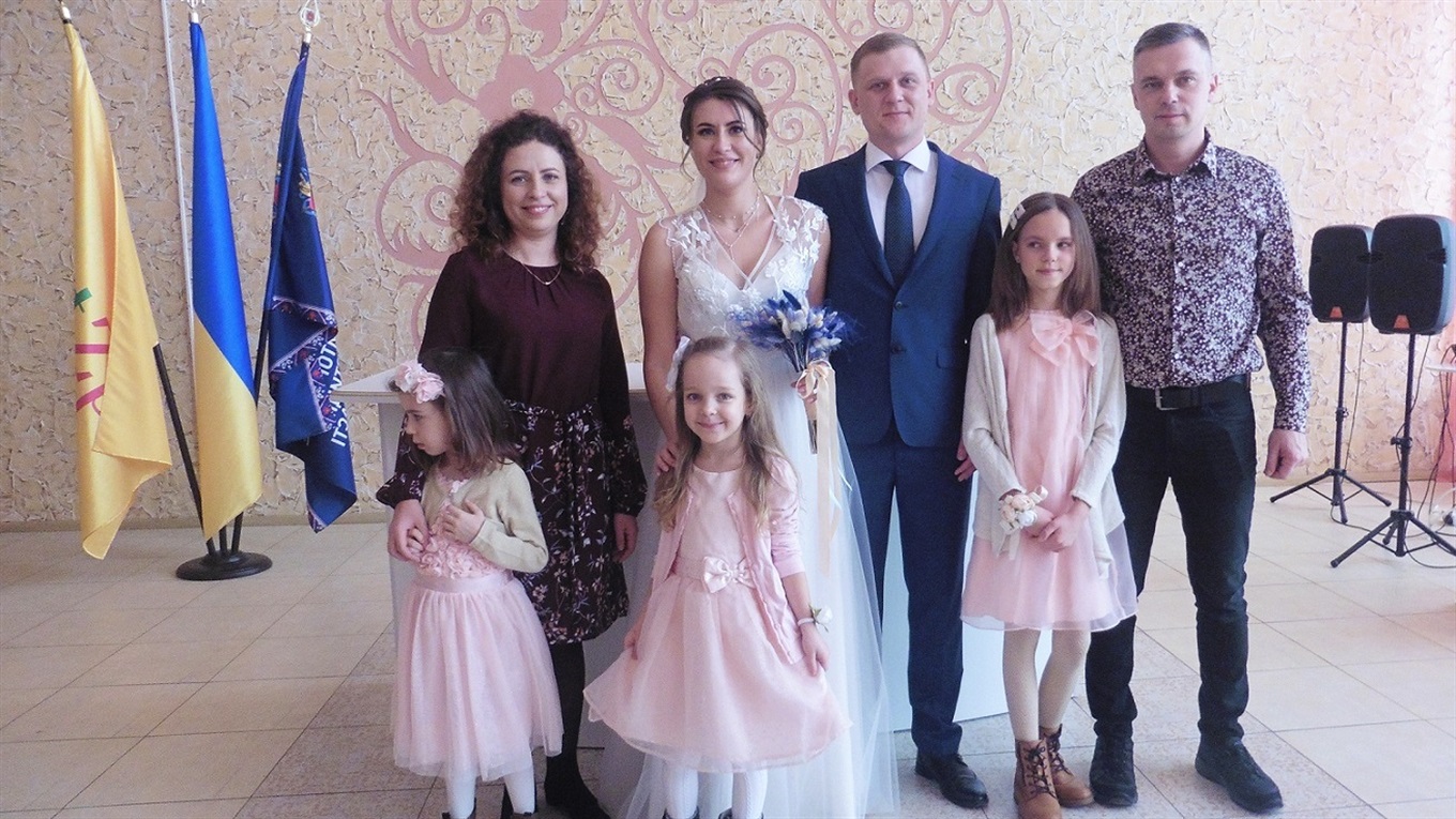 После проверки временем и расстоянием пора в ЗАГС: истории молодоженов, заключивших брак 20.02.2020