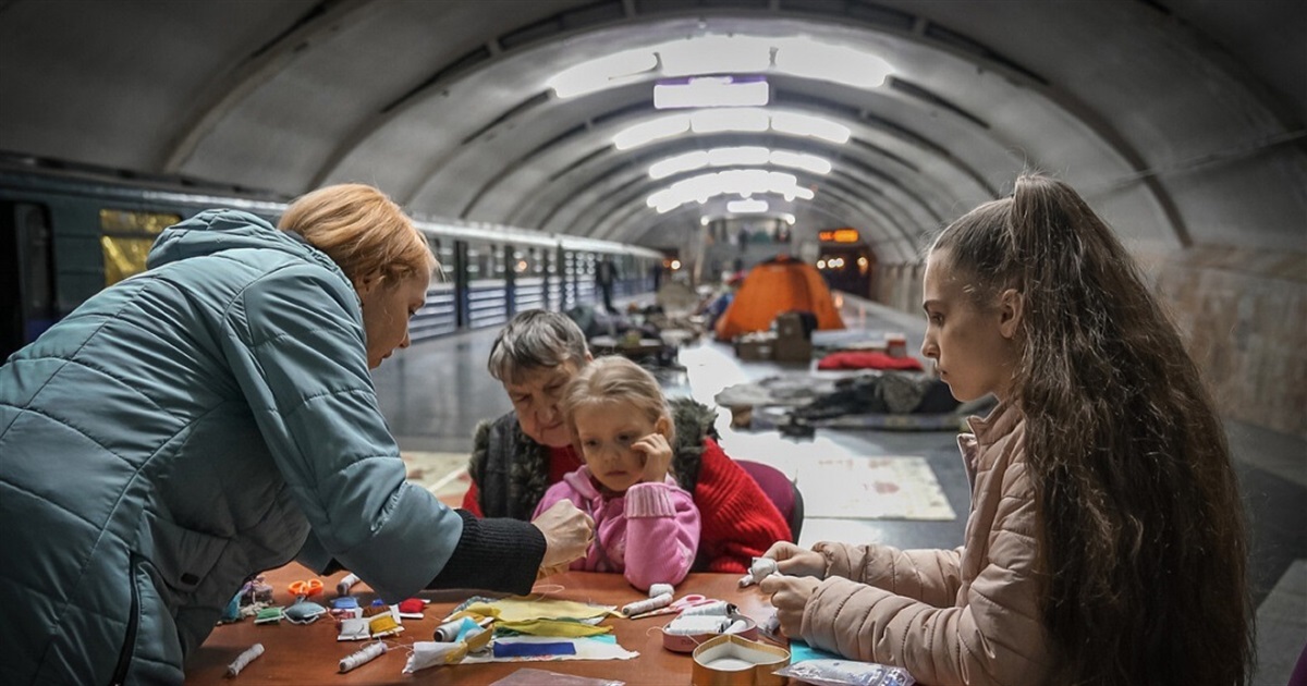 Рускій корабель, харківське метро та евакуація. 10 знакових подій перших днів повномасштабної війни