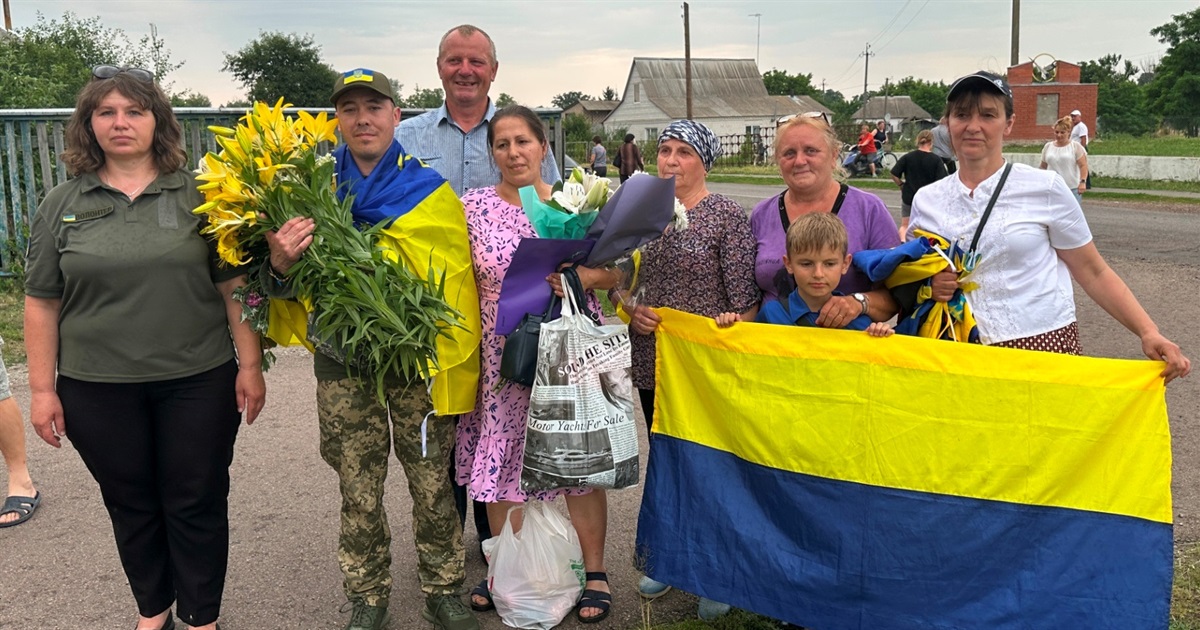 "Дякуємо!" – у Гайшині зустріли з полону воїна Василя Москалюка ВІДЕО