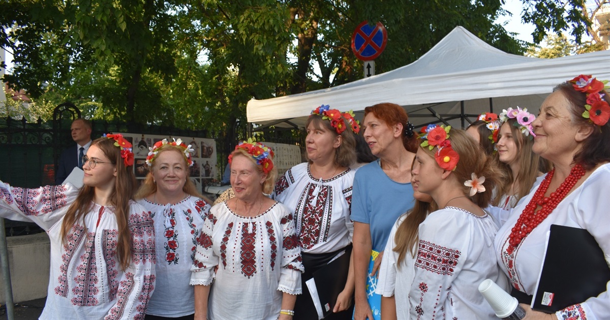 Від аристократки до волонтерки: як румунська принцеса Бріана Караджі підтримує Україну