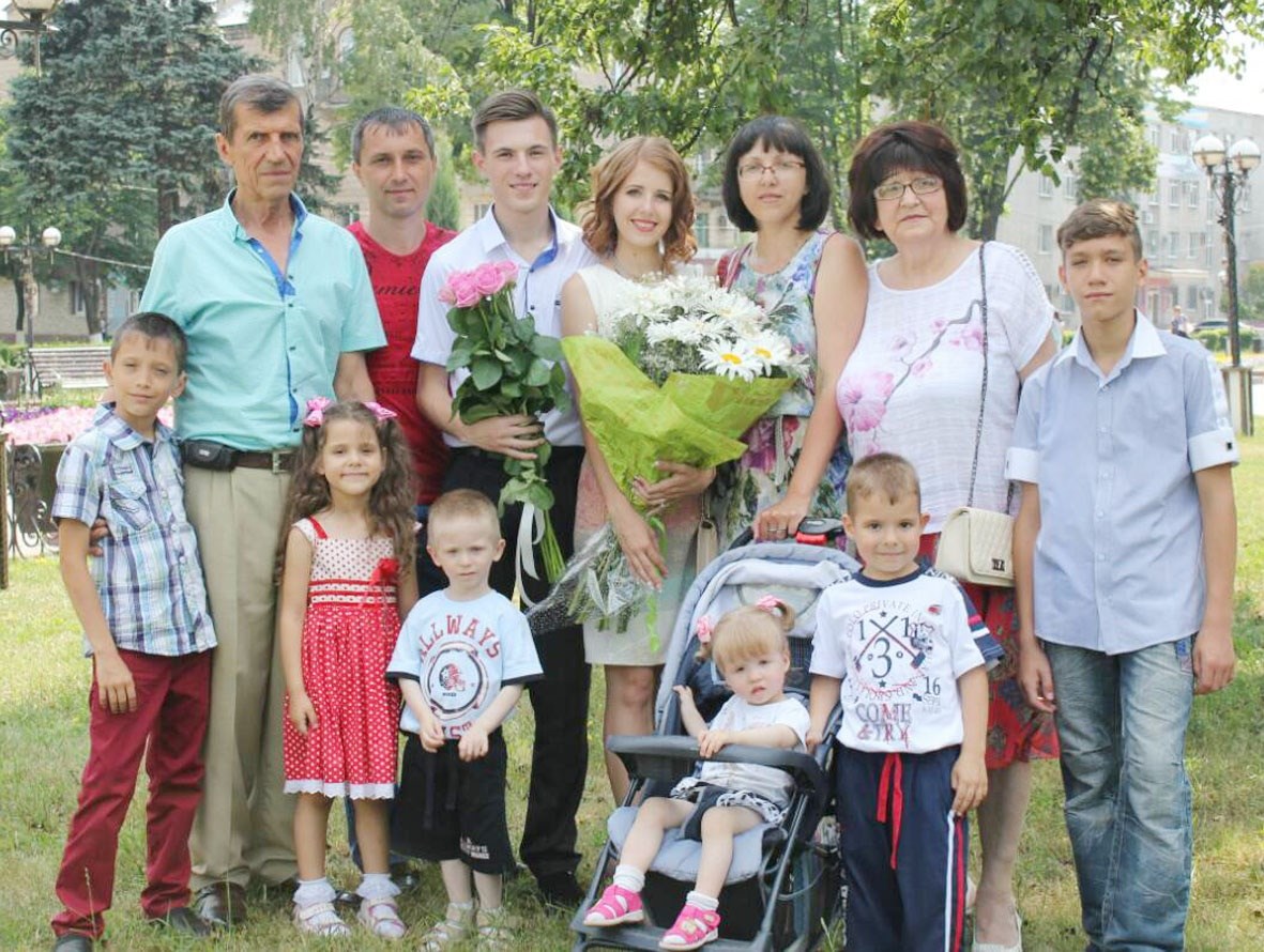 Подарувати дитині щастя мати родину