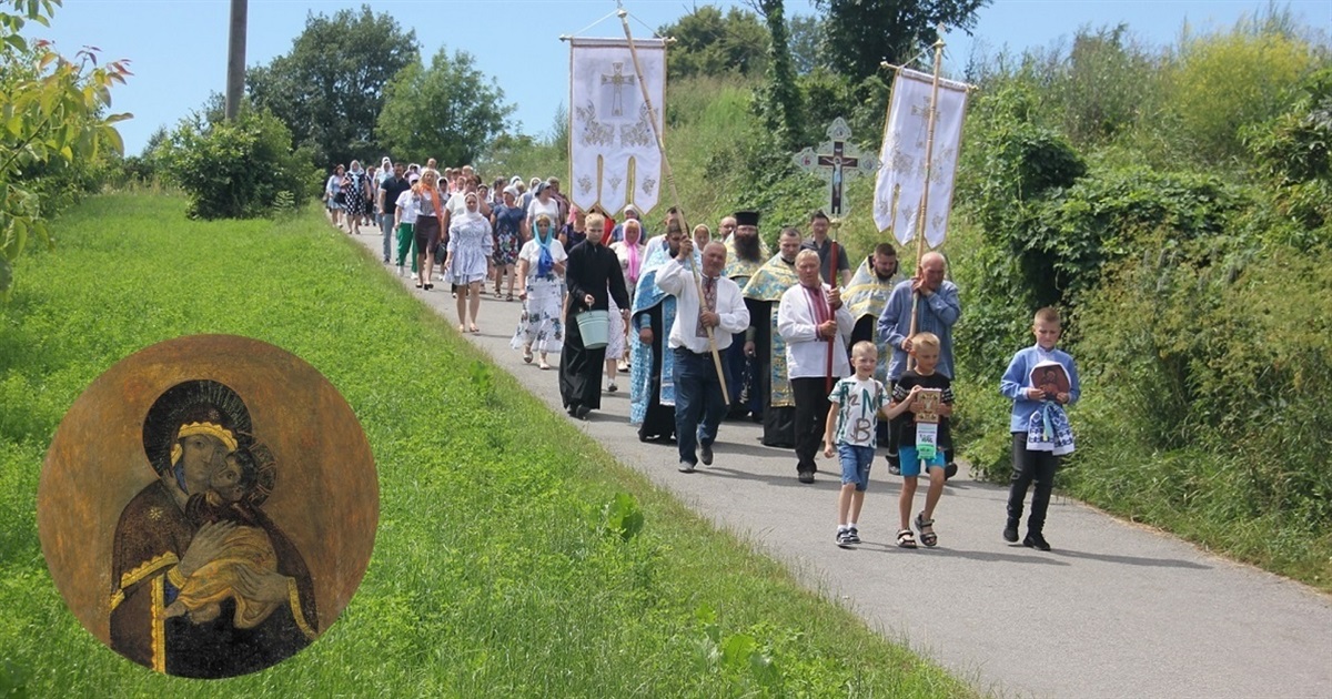 У Писарівці вшанували місцеву ікону Божої Матері: у селі відбулася літургія і хресний хід
