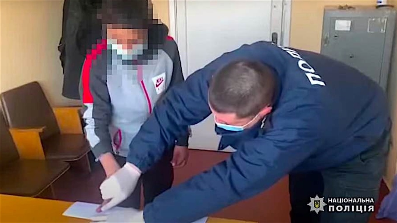 Забили до смерти из-за булочки: подробности убийства подростками бездомного (видео)