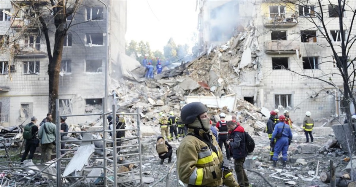 У Києві 15 загиблих та 114 поранених через російську атаку: під вогнем опинилися 27 локацій