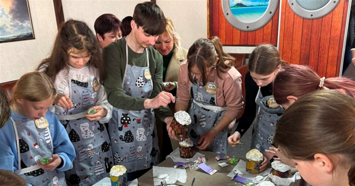 У Старокостянтинові провели Великодні майстер-класи для дітей військових