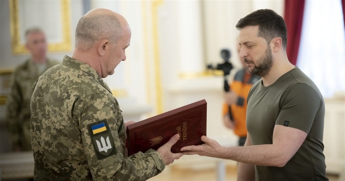 «За Маріуполь»: уродженець Корюківки льотчик Олександр Шемет став Героєм України