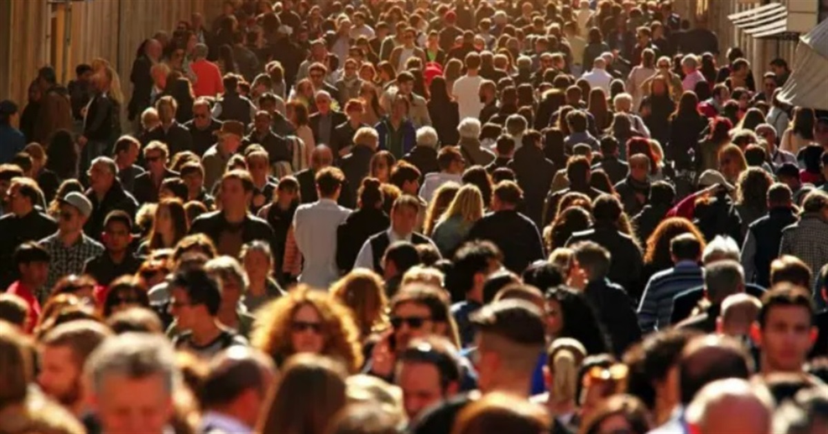 Тариф на світло, перерахунок субсидій, нові ціни «Укрзалізниці». Що зміниться з 1 травня 2026 року