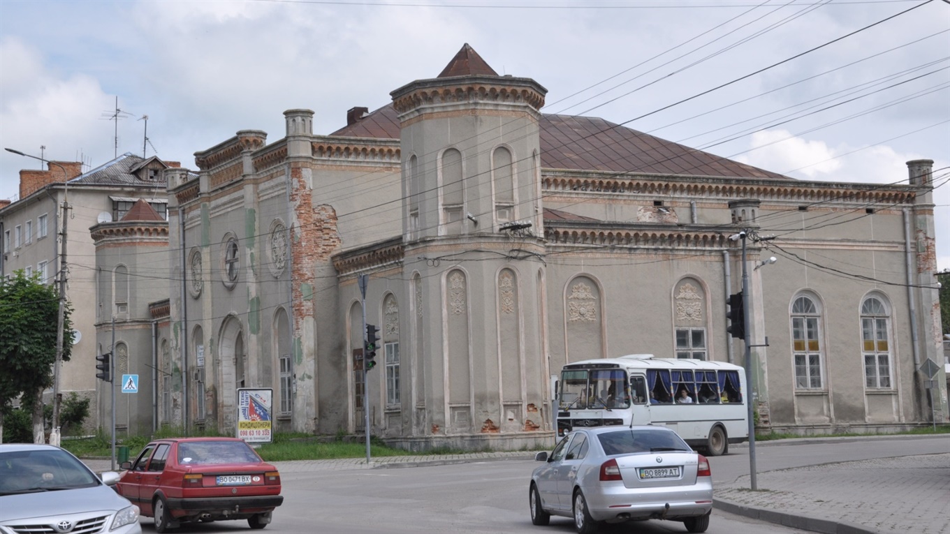 Будівлі, що своїм зовнішнім виглядом псують Чортків