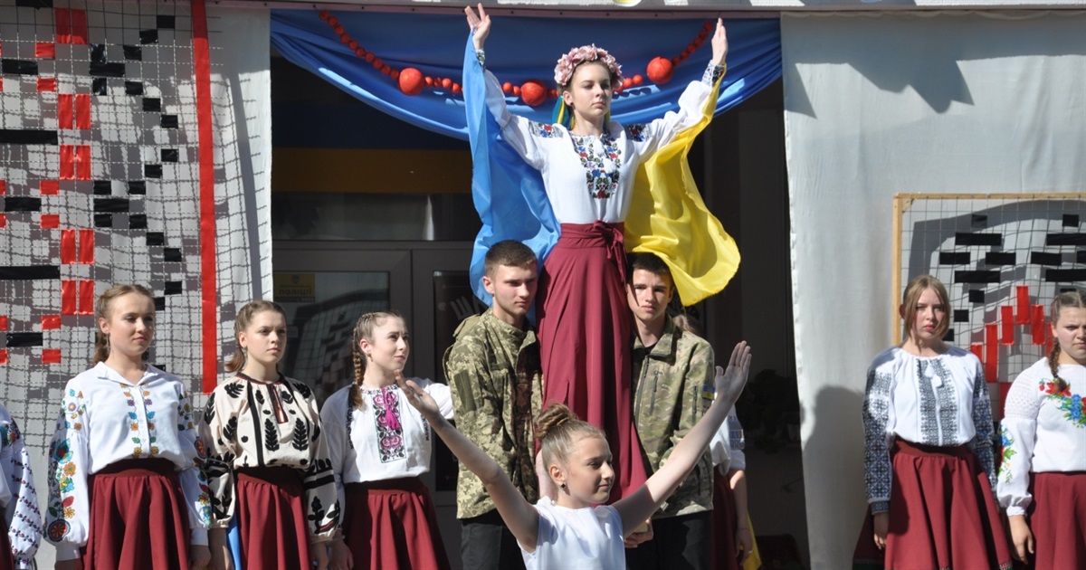«Дякую тобі, татусю!»: у Колиндянській громаді влаштували благодійний концерт-ярмарок