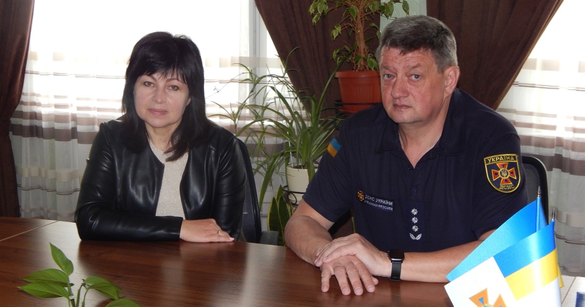 Зв'язківці з Переяслава допомагають відновлювати Бородянку. Там під завалами залишалися живі люди