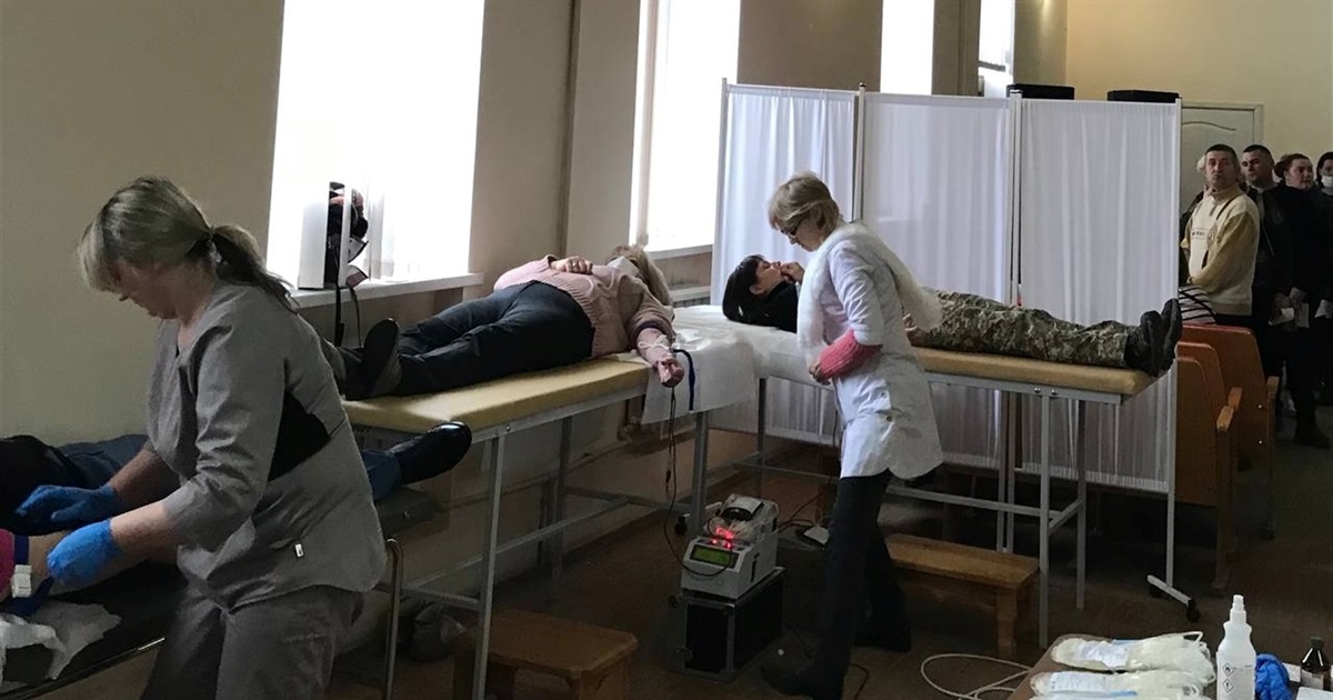 Майже 90 звягелян стали донорами під час забору крові "Обласним центром крові"