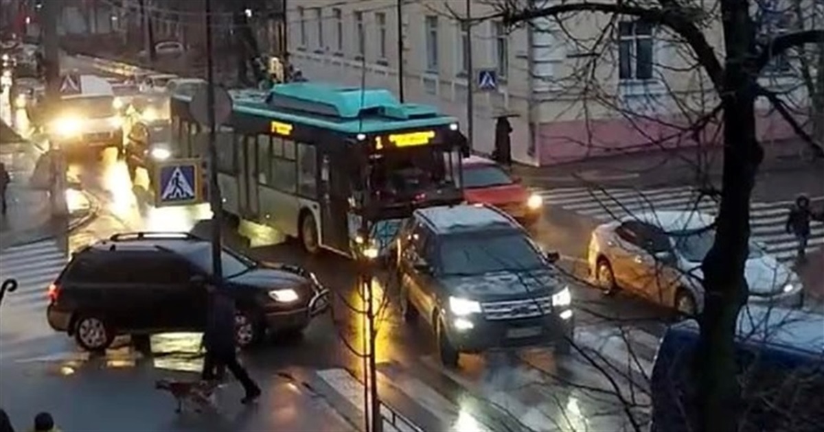 Перехрестя вулиць Мстиславської та Полуботка — головний біль чернігівських водіїв?