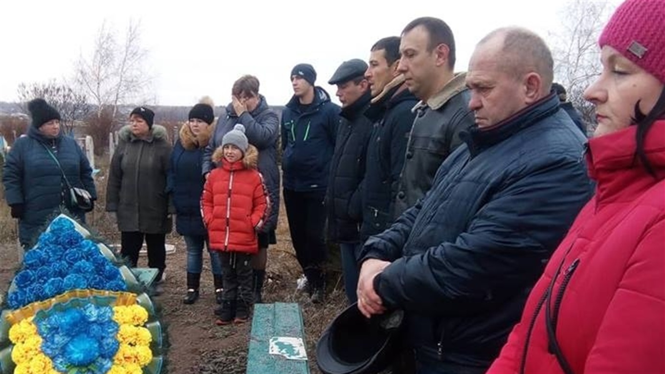В Попасной простились с Евгением Петровым, который погиб в бою в Иловайском котле