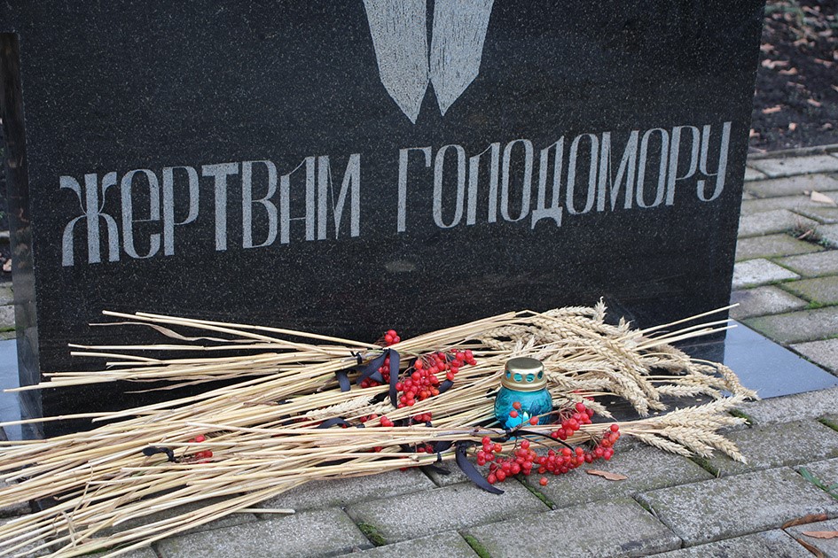 Покровчани віддали шану загиблим від голодоморів