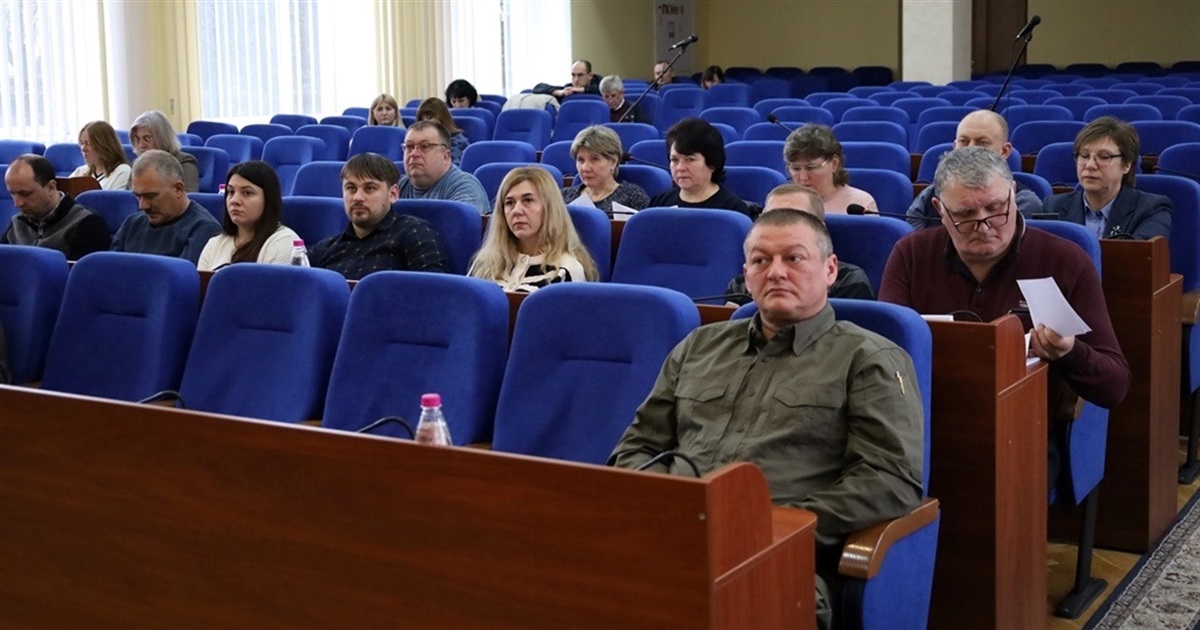 На виконкомі заборонили використання пластику на кладовищах Звягеля: які ще рішення ухвалили