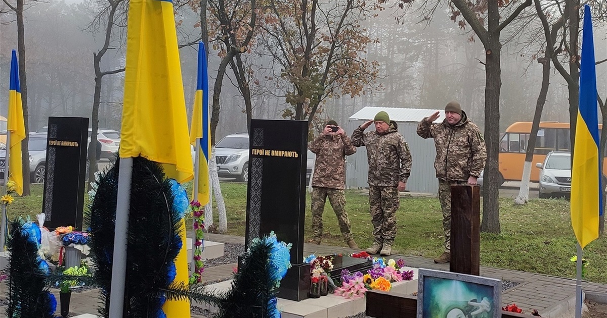 1000-й день війни: в Ізмаїлі вшанували пам'ять Захисників і поклали квіти на Алеї слави