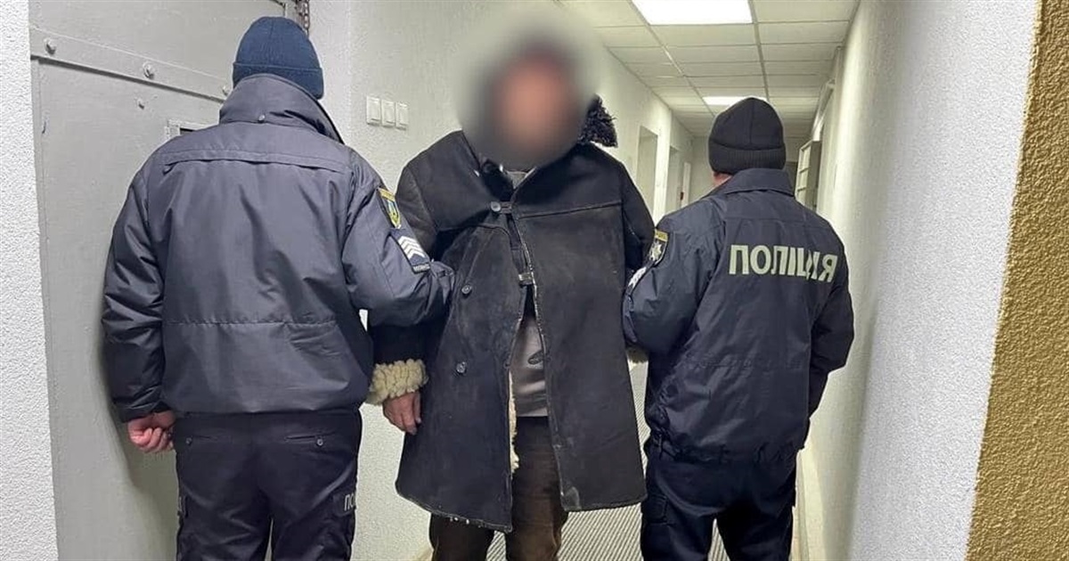 На Переяславщині озброєний чоловік погрожував поліцейським: відео з бодікамер