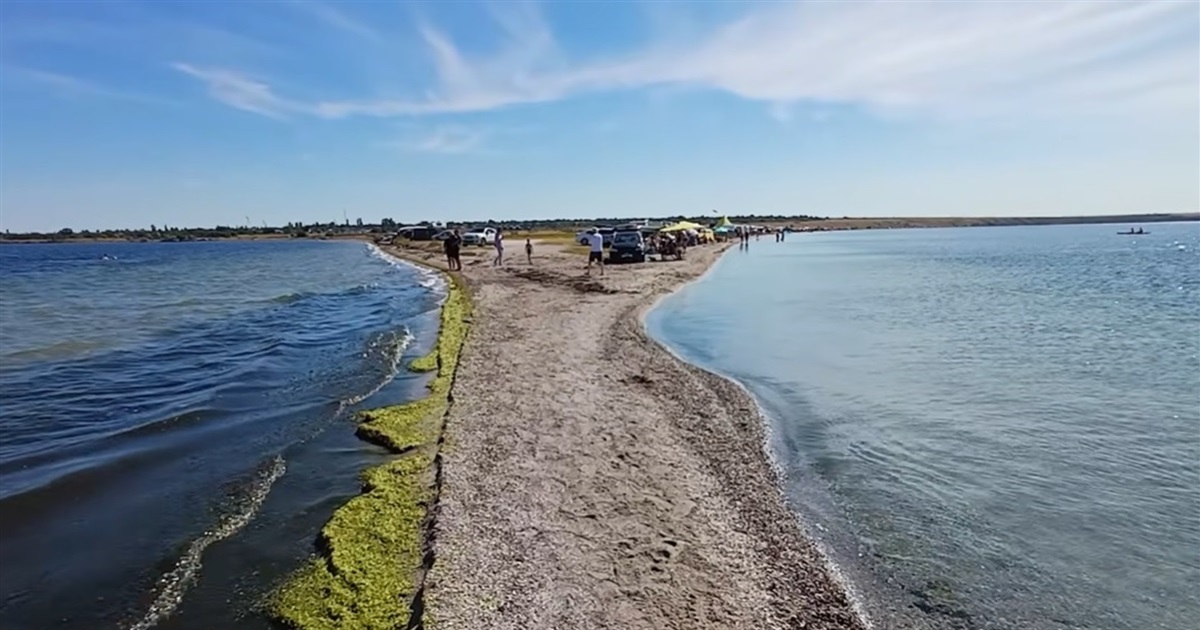 На Першій косі — перший літній аншлаг. Яка вода, пляж і правила відпочинку на Тилігулі у червні 2026