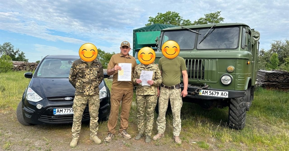 Ще два автомобілі передано ЗСУ: звягеляни продовжують підтримувати армію технікою