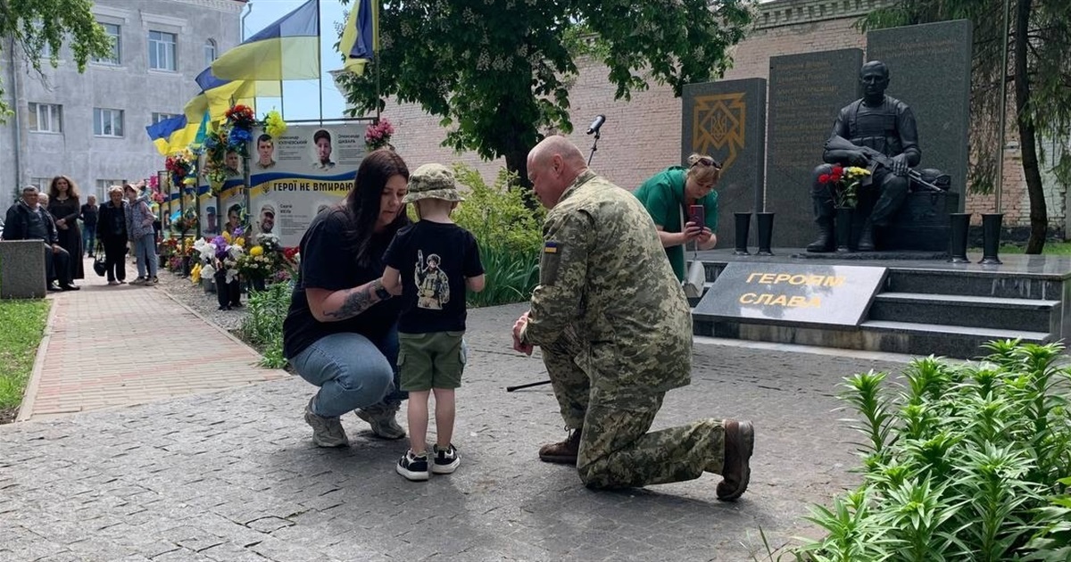 У Переяславі в День Героїв рідним загиблих Захисників вручили їхні посмертні державні нагороди