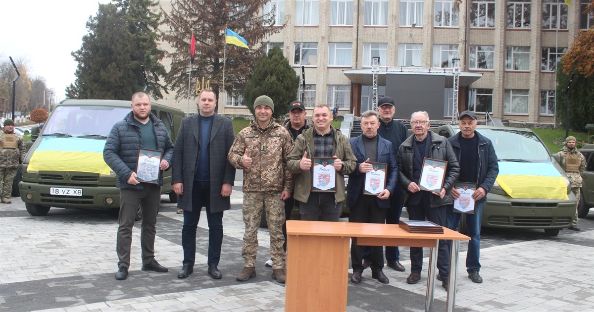 Городоччани придбали п'ять автівок для військових. Хто долучився до справи