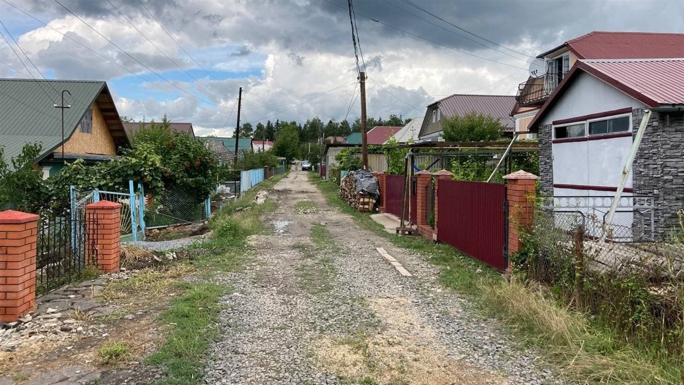 Після злив дощова вода затоплює їхні подвір’я. Городоччани просять відремонтувати ділянку вулиці