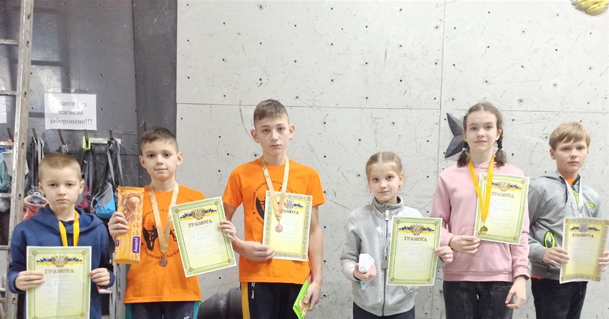 Ось де плекаються олімпійські чемпіони: нетішинські скелелази вибороли 13 призових місць в області