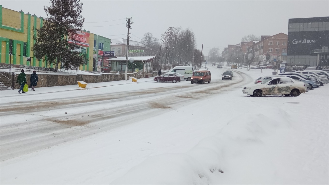 У Городку оголошено перший рівень небезпечності на дорогах
