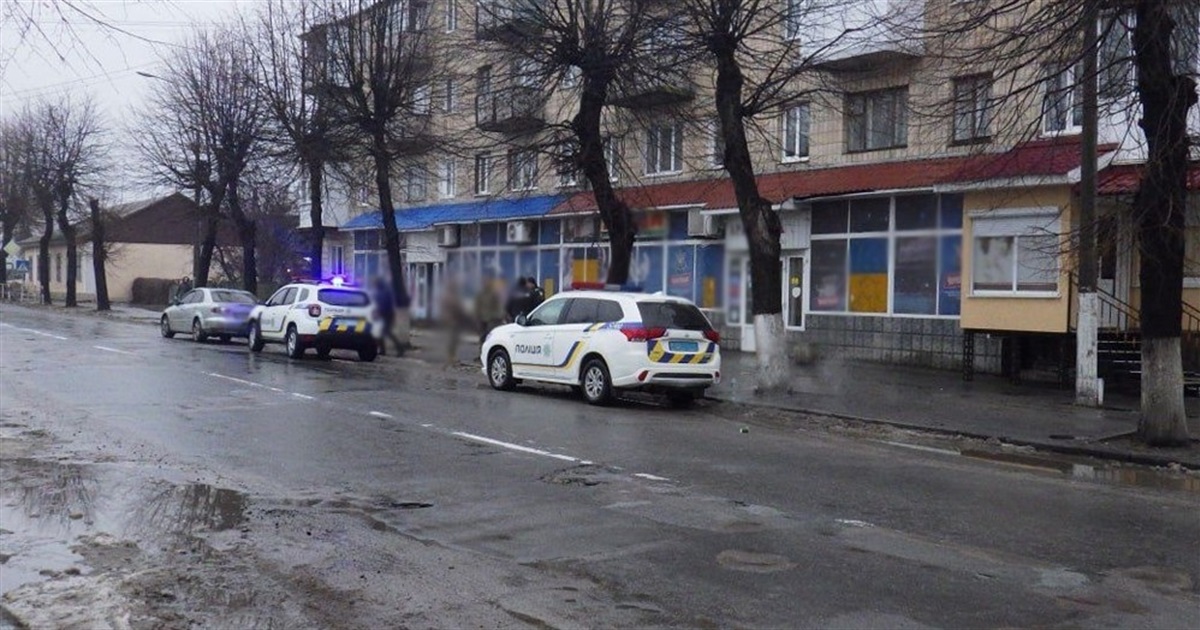 На вулиці Волі автівка збила жінку, яка переходила дорогу
