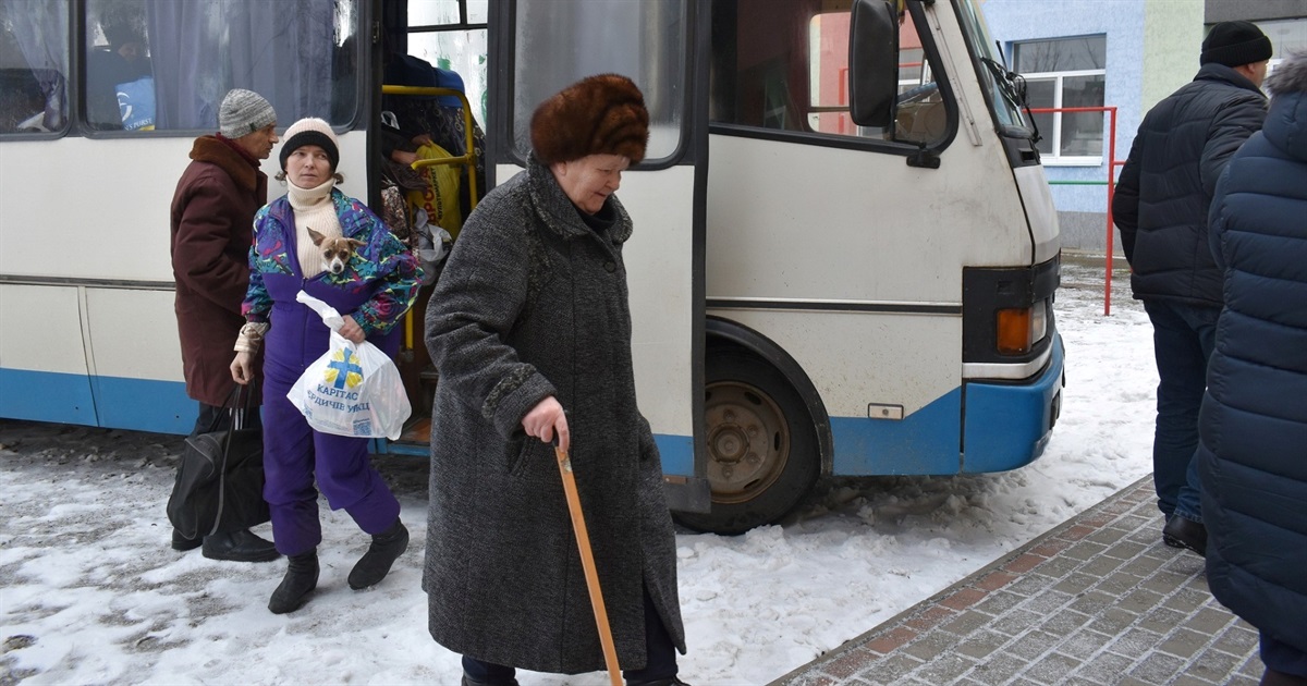 На Звягельщину прибули люди, яких евакуювали з Авдіївки та Бахмуту: деталі
