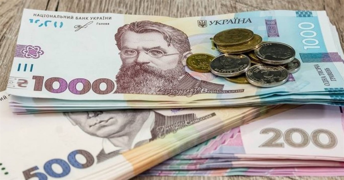 Держава подовжила виплати деяким категоріям ВПО: що треба робити переселенцям, щоб отримати гроші