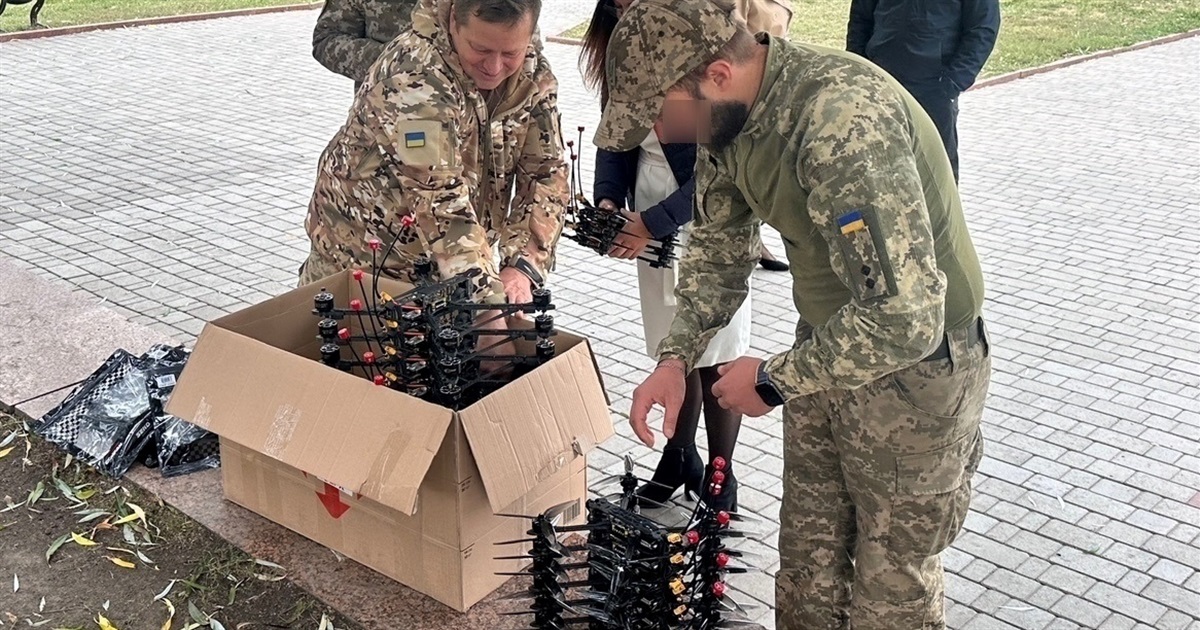 Завдяки благодійним заходам у Звягелі захисникам з 115 ОБр ТРО передали FPV-дрони