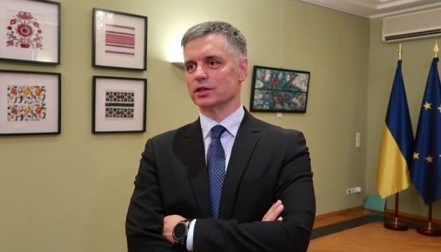 Для українських мандрівників обіцяють вільний роумінг в ЄС