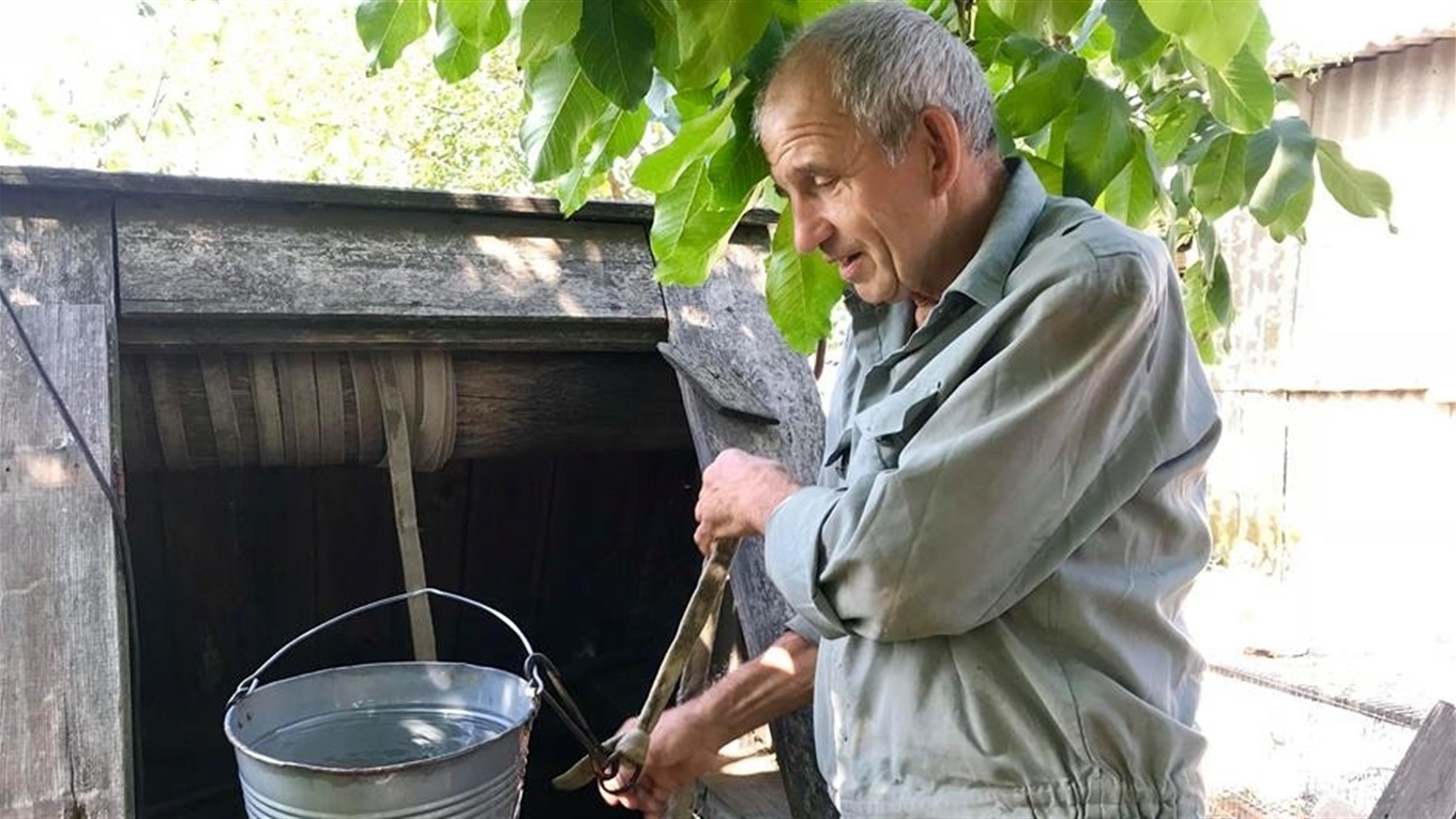Жителі села Вільне під Волновахою шукають гроші на заміну водогону