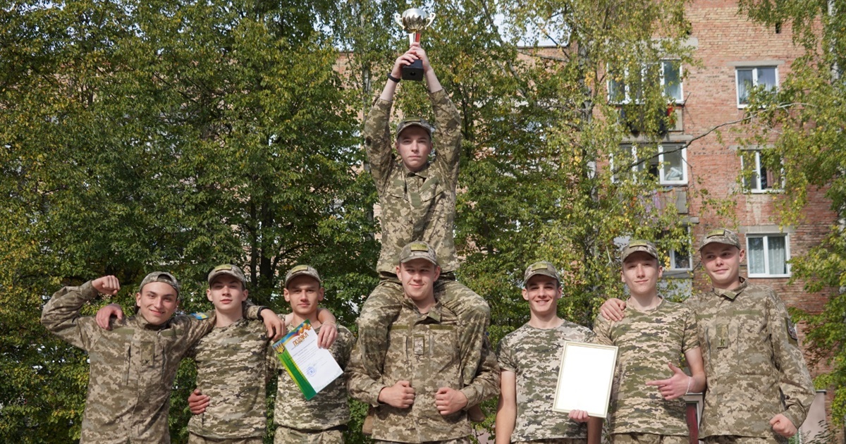 Відновлення традицій. У Городку відбулися військово-патріотичні змагання між старшокласниками
