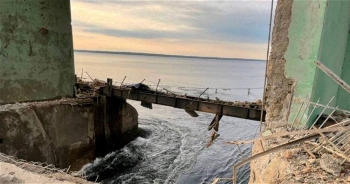 Росіяни завдали ракетних ударів по дамбі у Кривому Розі: людей евакуювали