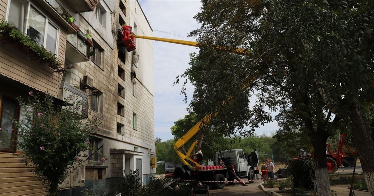 В Ізмаїлі тривають роботи з ліквідації наслідків нічної ворожої атаки