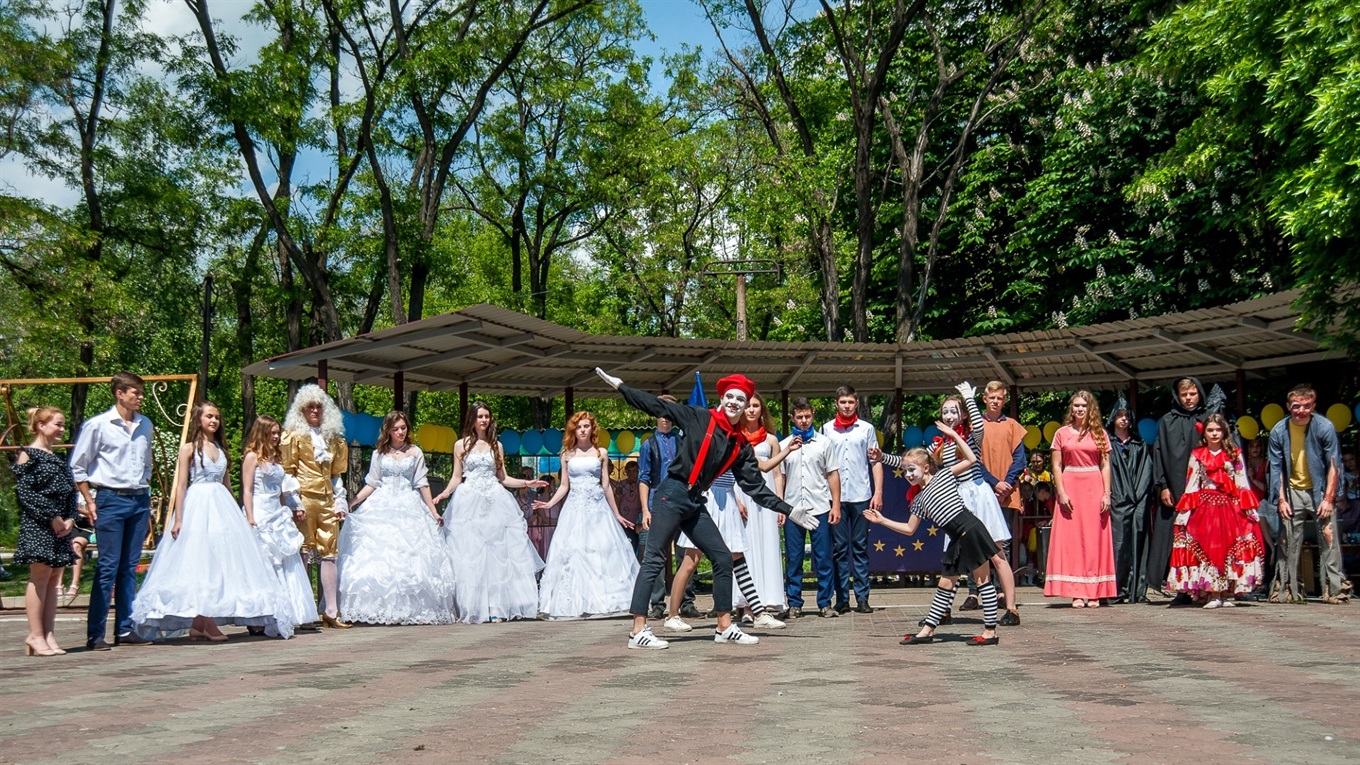День Европы в Торецке:  европейская кухня, выставка и яркая презентация десяти стран
