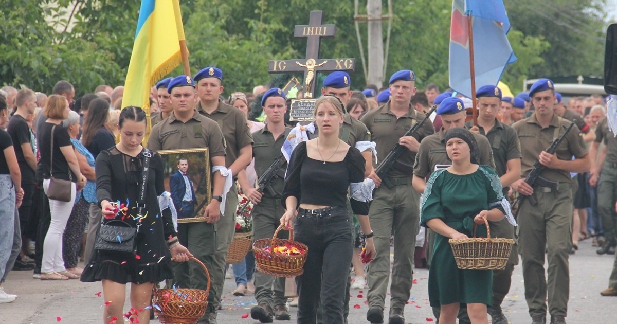 У Калинівській громаді попрощалися із загиблим земляком