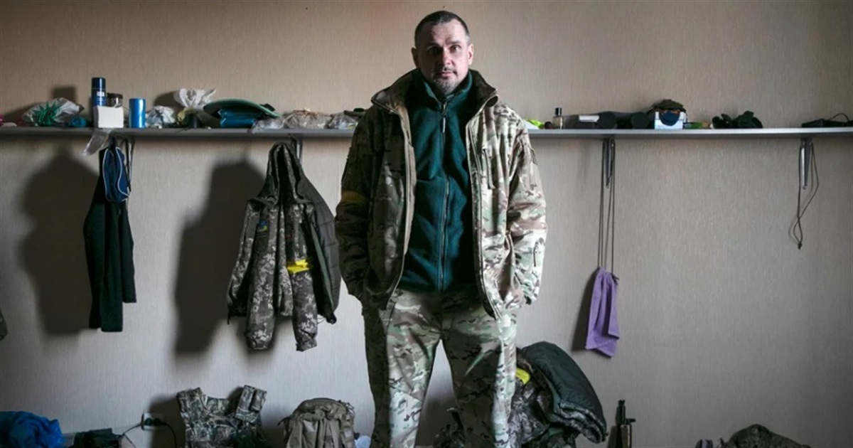 Бої в Авдіївці очима Олега Сенцова. Що розповів CNN режисер і військовий про важкі окопні битви