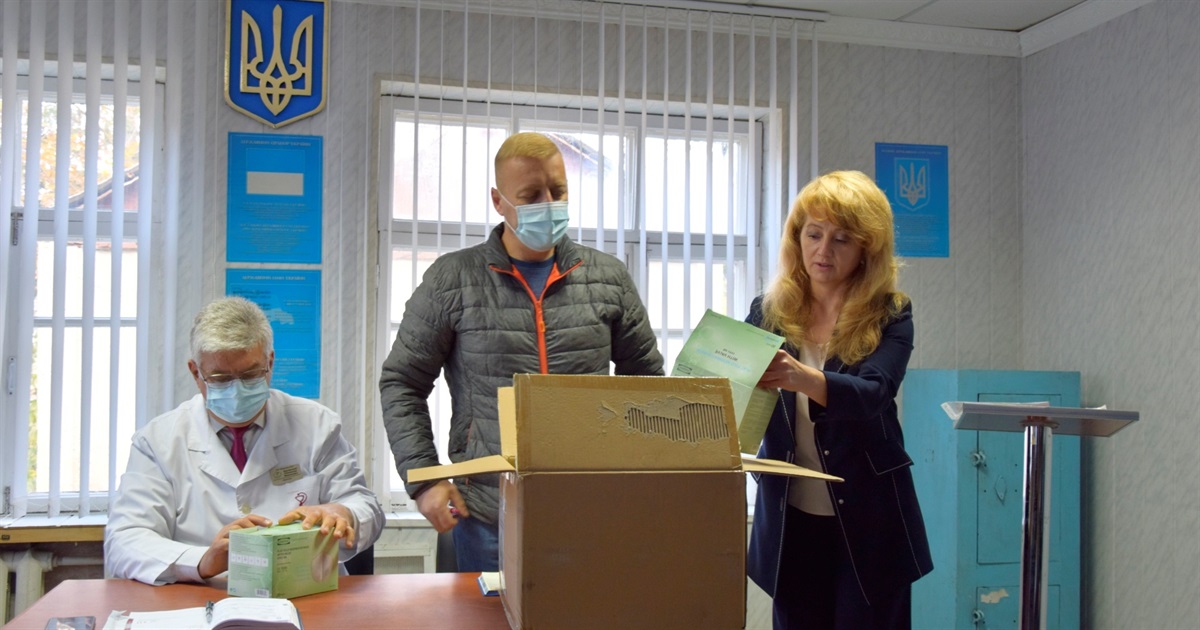 50 тисяч захисних масок передали для лікарів та освітян Жмеринського району
