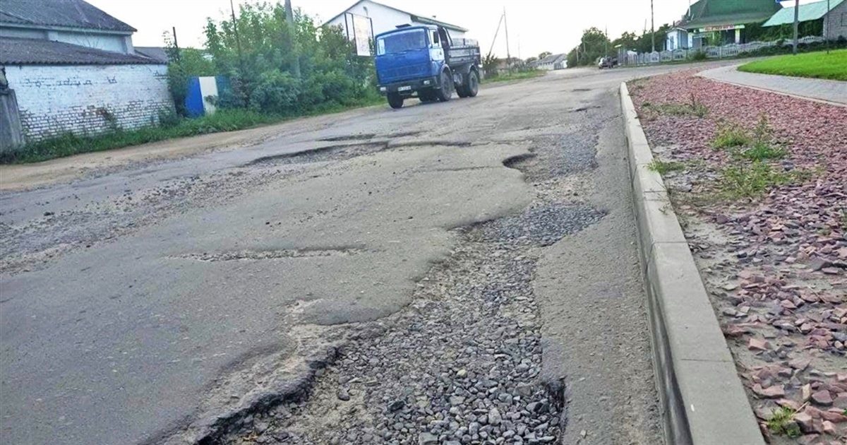 До ремонту дороги в Рафалівці ще далеко: її передачу в державну власність має затвердити Кабмін
