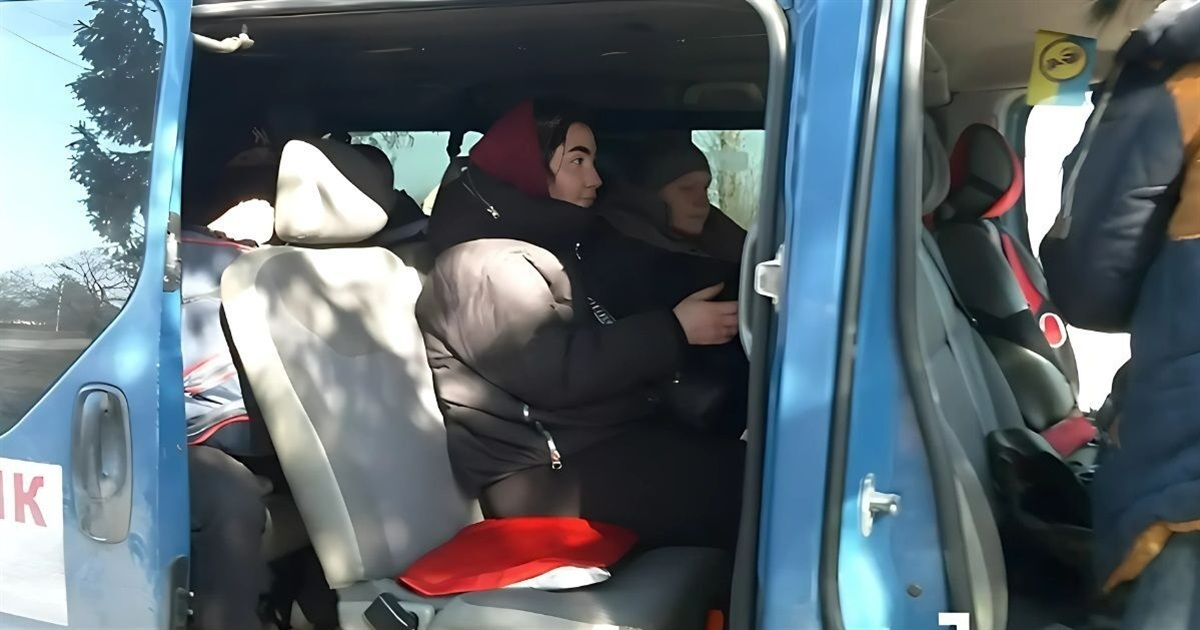 У нас тут війна за життя людей. Як волонтери рятують мешканців напівзруйнованого Покровська