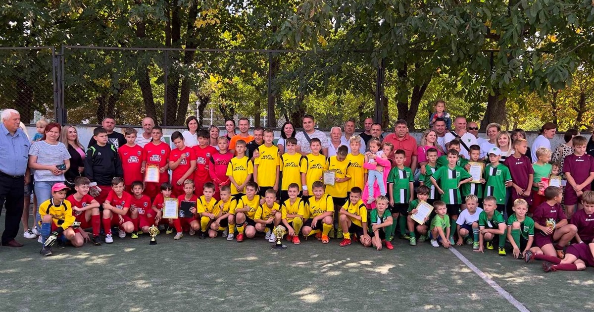 День фізичного виховання та спорту у Первомайську відзначили дитячим мініфутбольним турніром