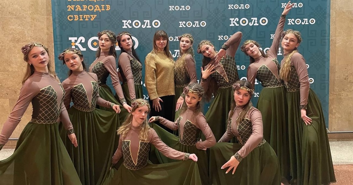 На конкурсі танцю народів світу "КОЛО" дівчата з Переяслава успішно виконали українські народні