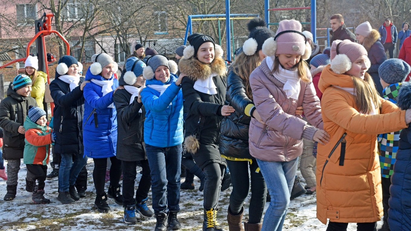 На «Петрівці» для дітей влаштували святкову розважальну програму із подарунками і конкурсами